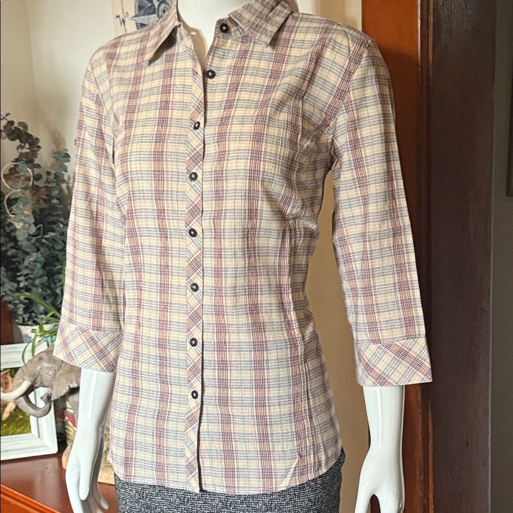 NWT northern reflections size small Plaid Button-Up Women's Top